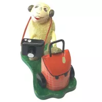 Schaf Touri mit Koffer und Fotoapparat