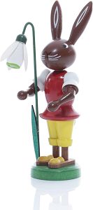 Hase mit Schneeglöckchen