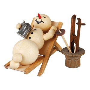 Schneemann Junior im Liegestuhl